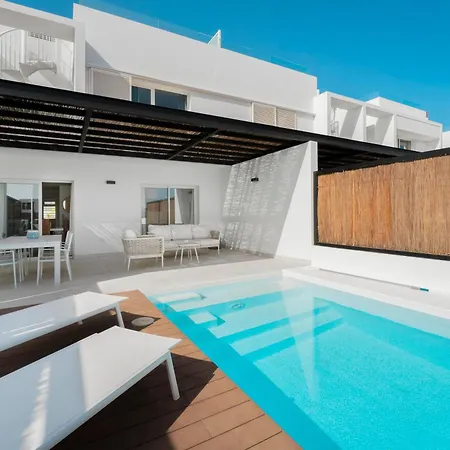 Desi Relaxing With Private Pool Villa Playa Blanca