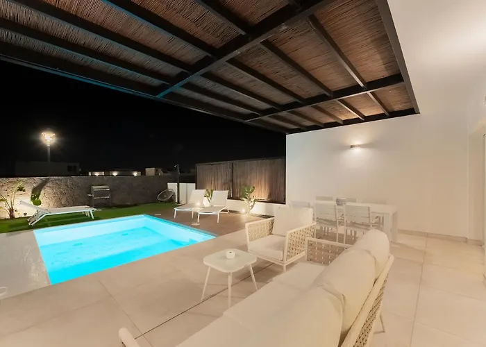 Desi Relaxing With Private Pool *