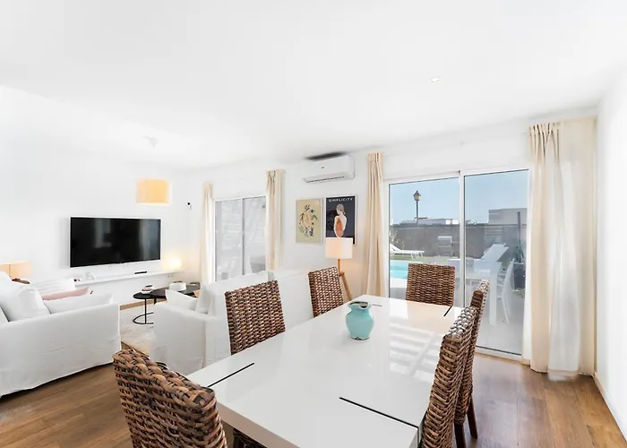 Desi Relaxing With Private Pool *